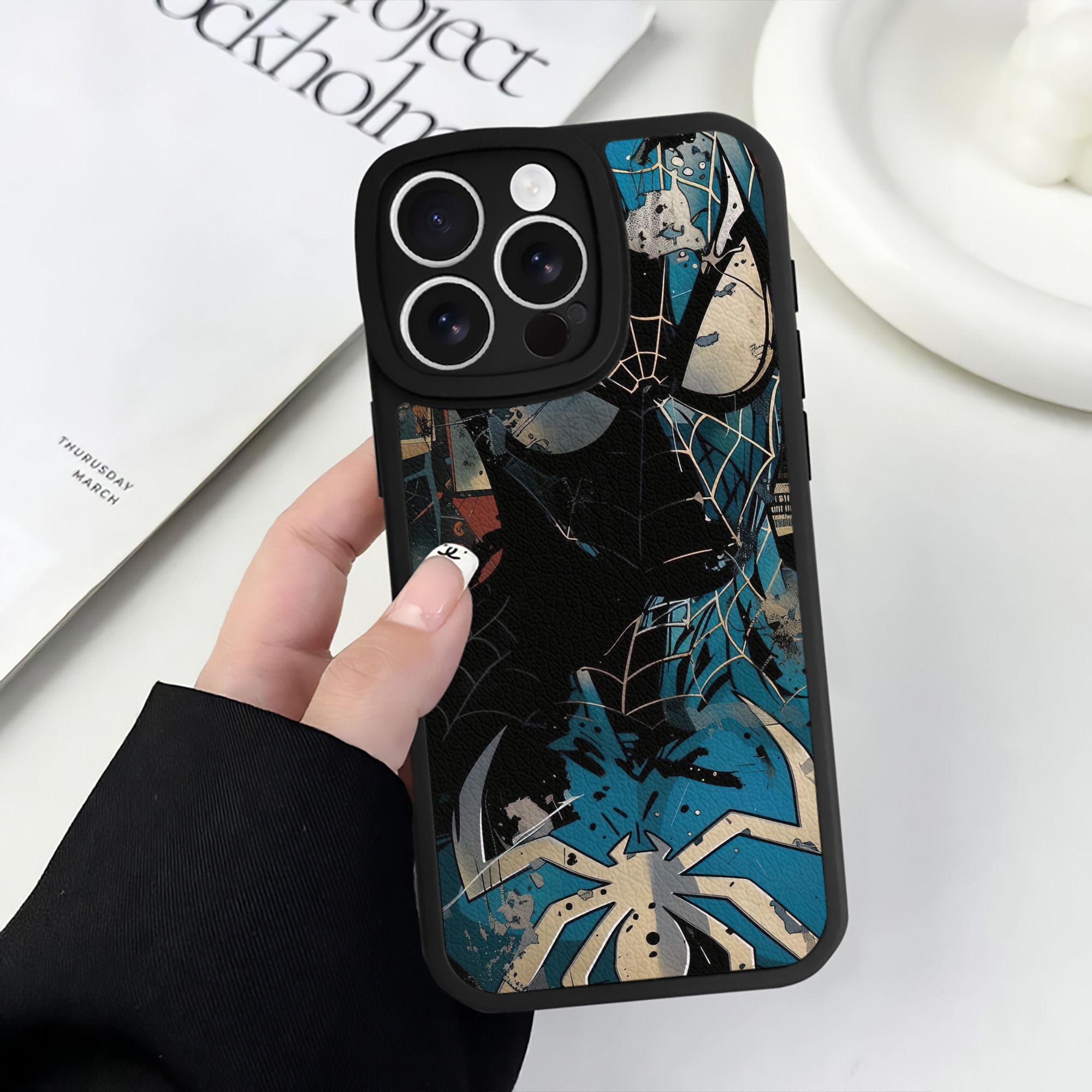 Spider Man スパイダーマン 【iPhone 16シリーズ対応】シリコンスマホケース（レザー調） 材質：シリコン